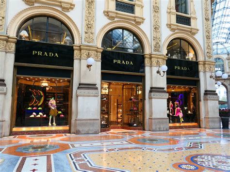 Prada: Wie das Luxuslabel unter Miuccia Prada aufblühte .